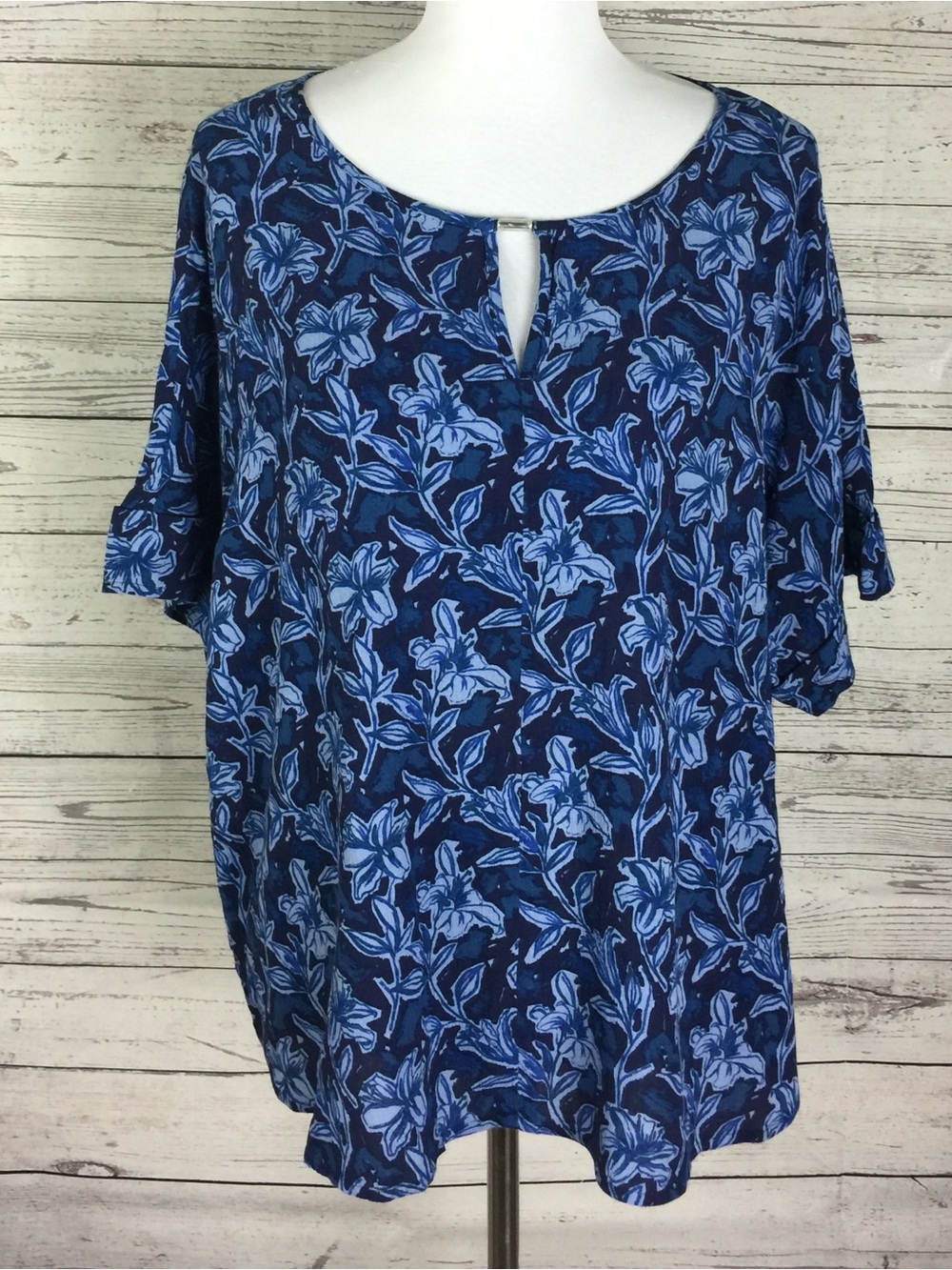 Chico’s Womens Blue Floral Keyhole Cuffed Short Sleeve Crinkle Top Size 3(XL/16)